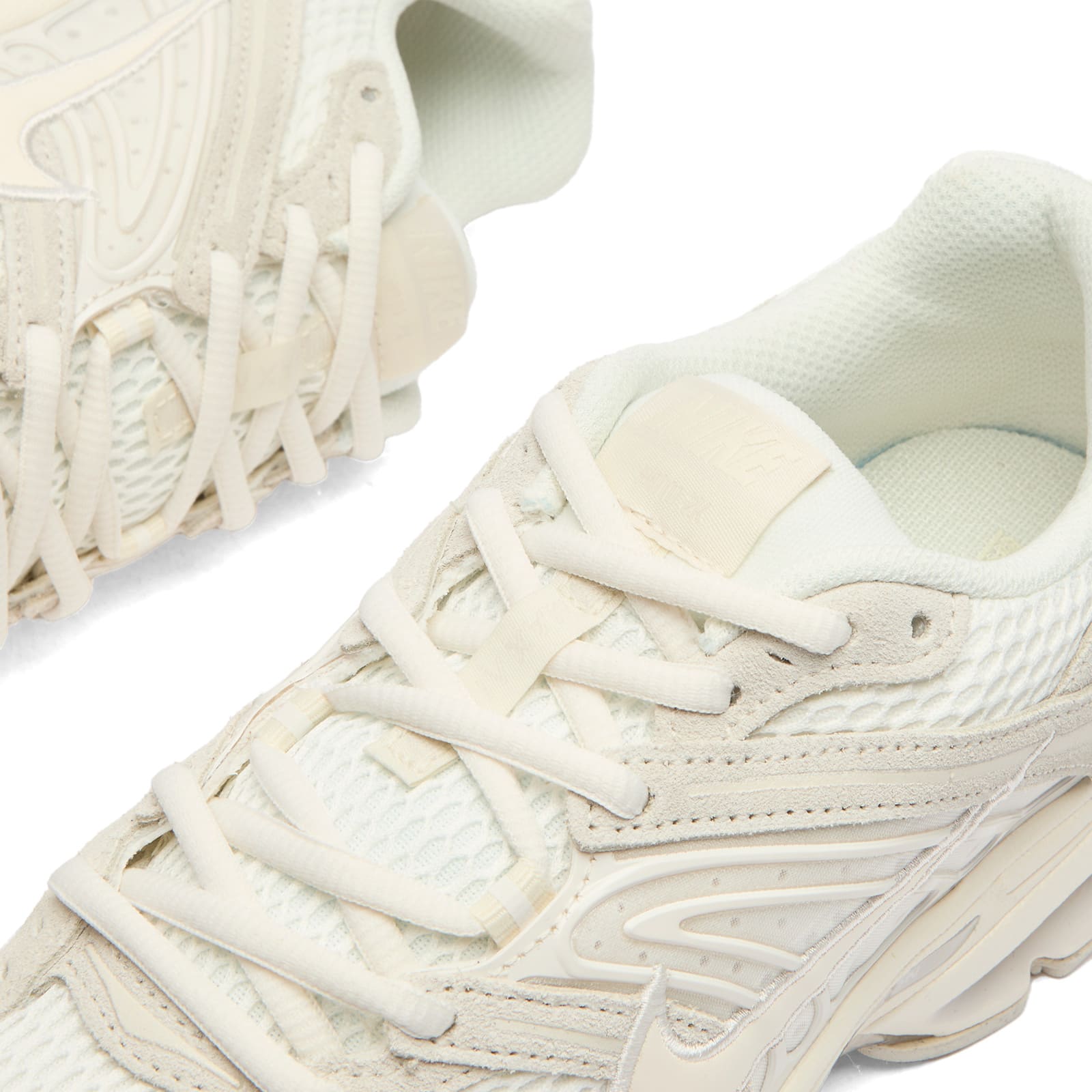 Women's Air Max Moto 2K Se Sue Sneaker in Sail/Light Orewood Brown