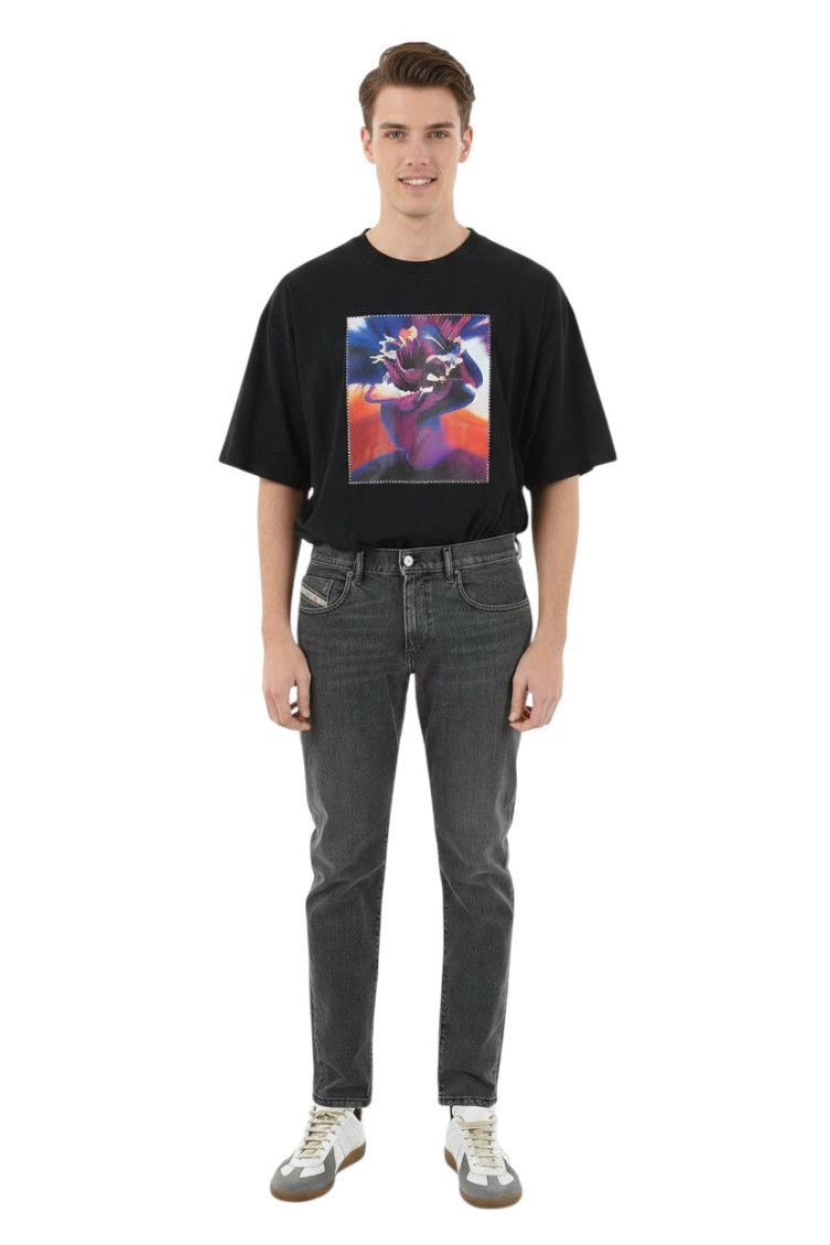 Mid-rise slim-cut jeans