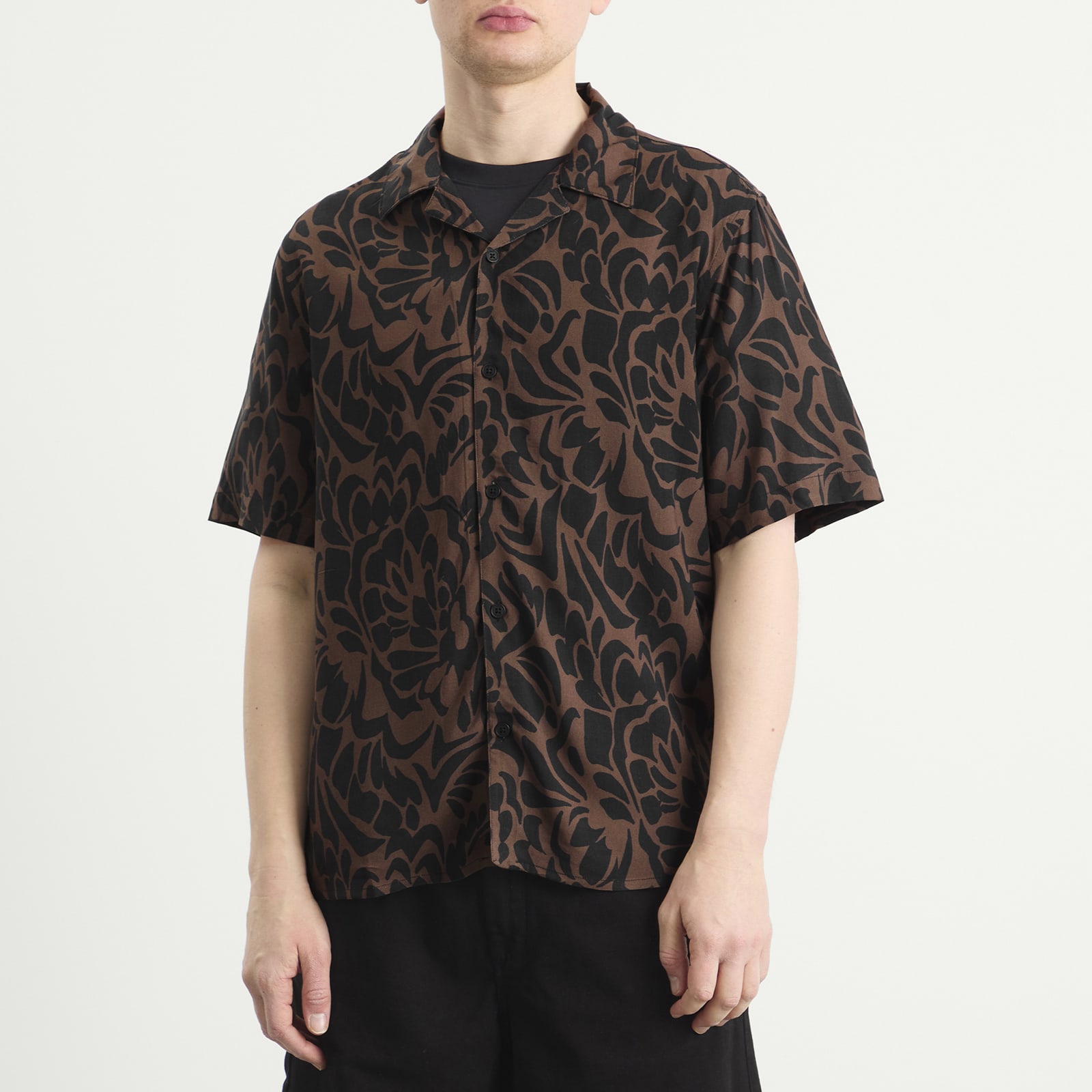 Men's Didcot Two Tone Floral Vacation Shirt in Black/Brown