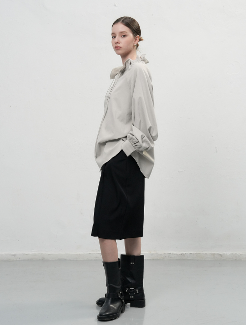 Loose-fit frill collar blouse / WBE3L03504