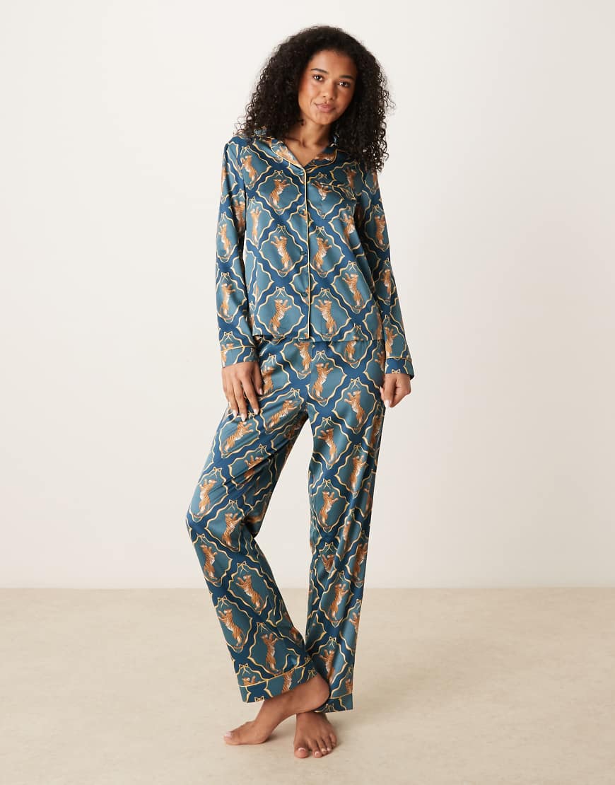 Satin long sleeve revere pyjama set in dancing tiger print-Blue