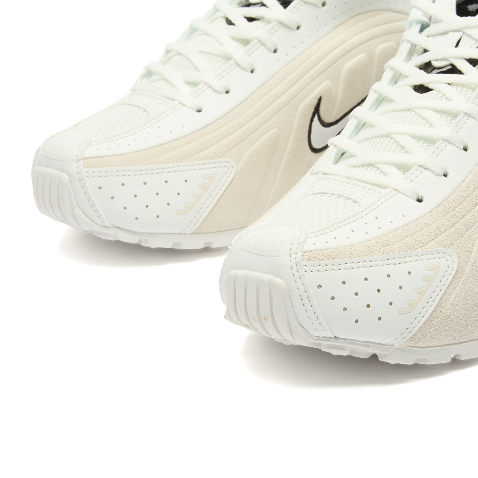 Nike Shox R4 Se Sneaker in Beige. -  9.5 also in 10, 10.5, 11, 5.5, 6, 6.5, 7, 7.5, 8, 8