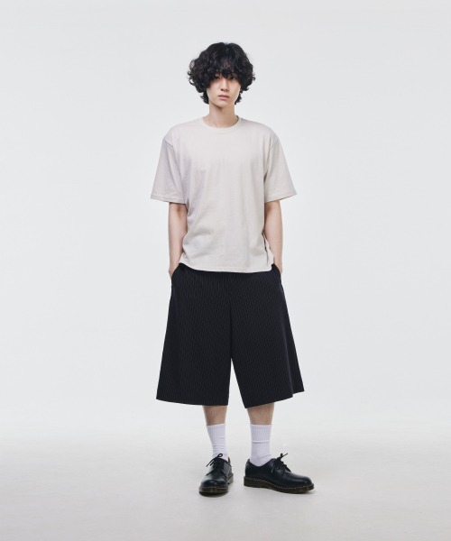 No-Tuck Wide Bermuda Slacks