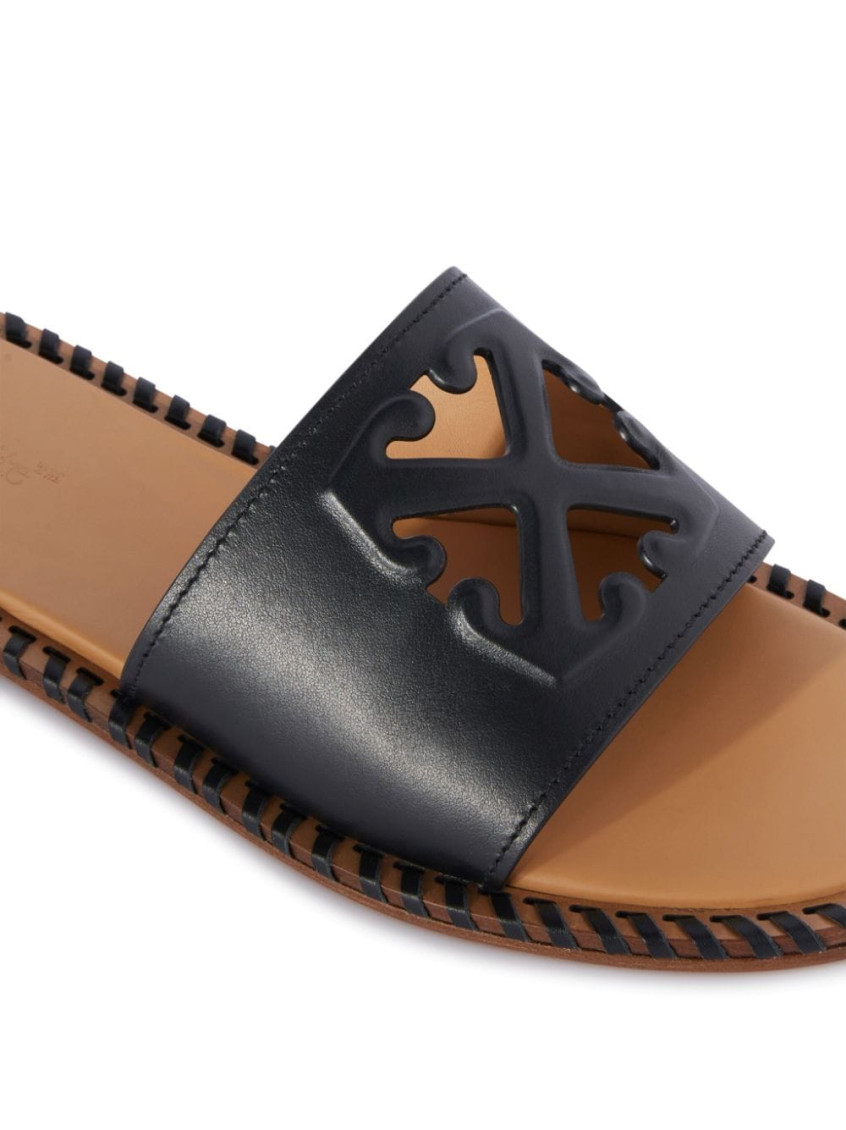 Twist Arrow-embossed leather slides - Black