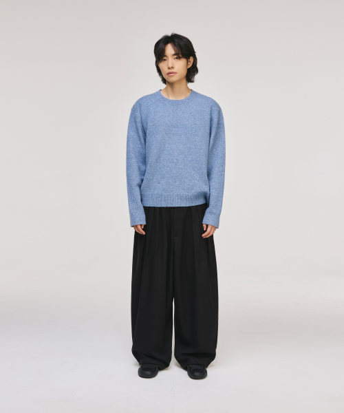 Blend Shade Round Neck Knit