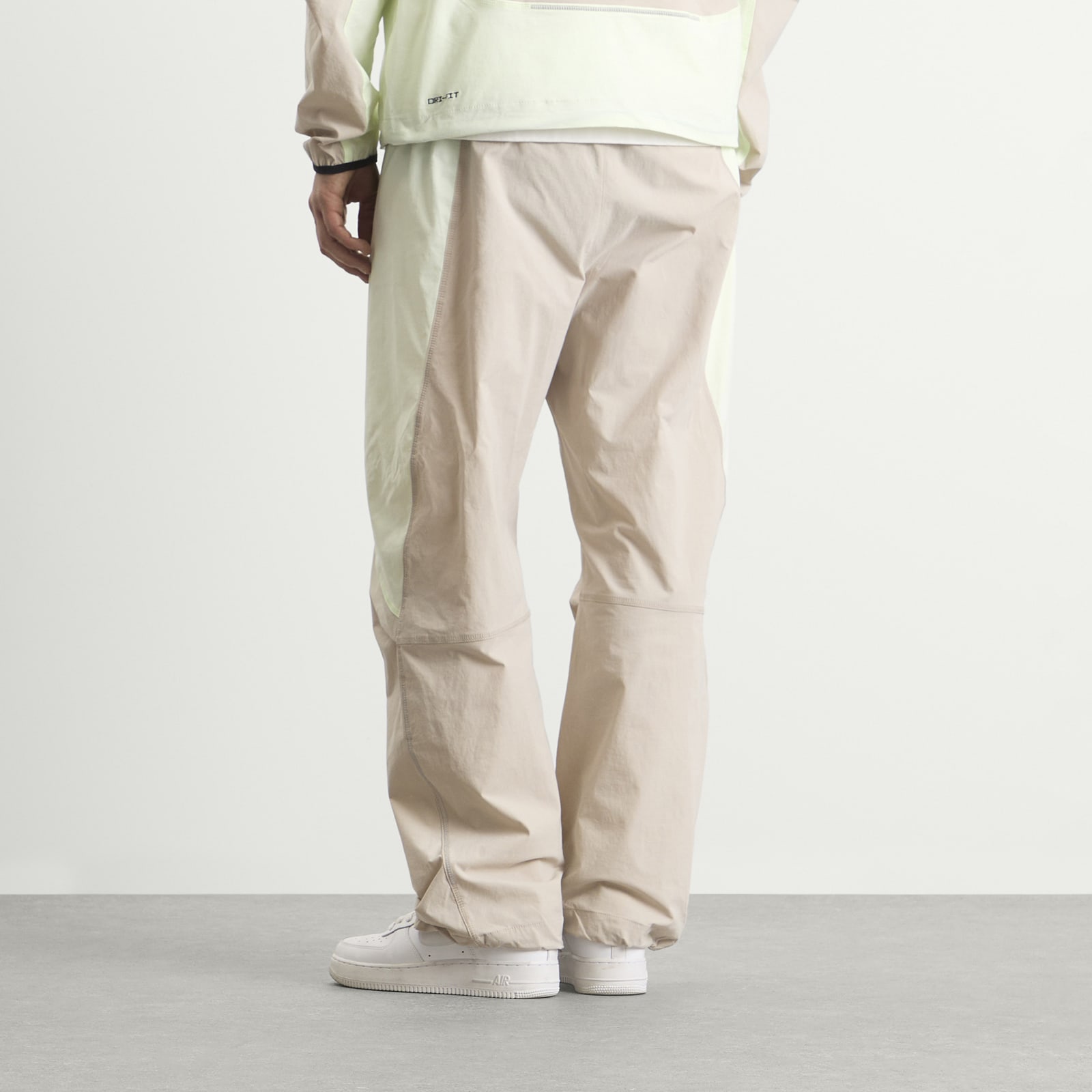 Men's Tech Woven Pro Oversized Pant in Cream/Volt Tint/Black