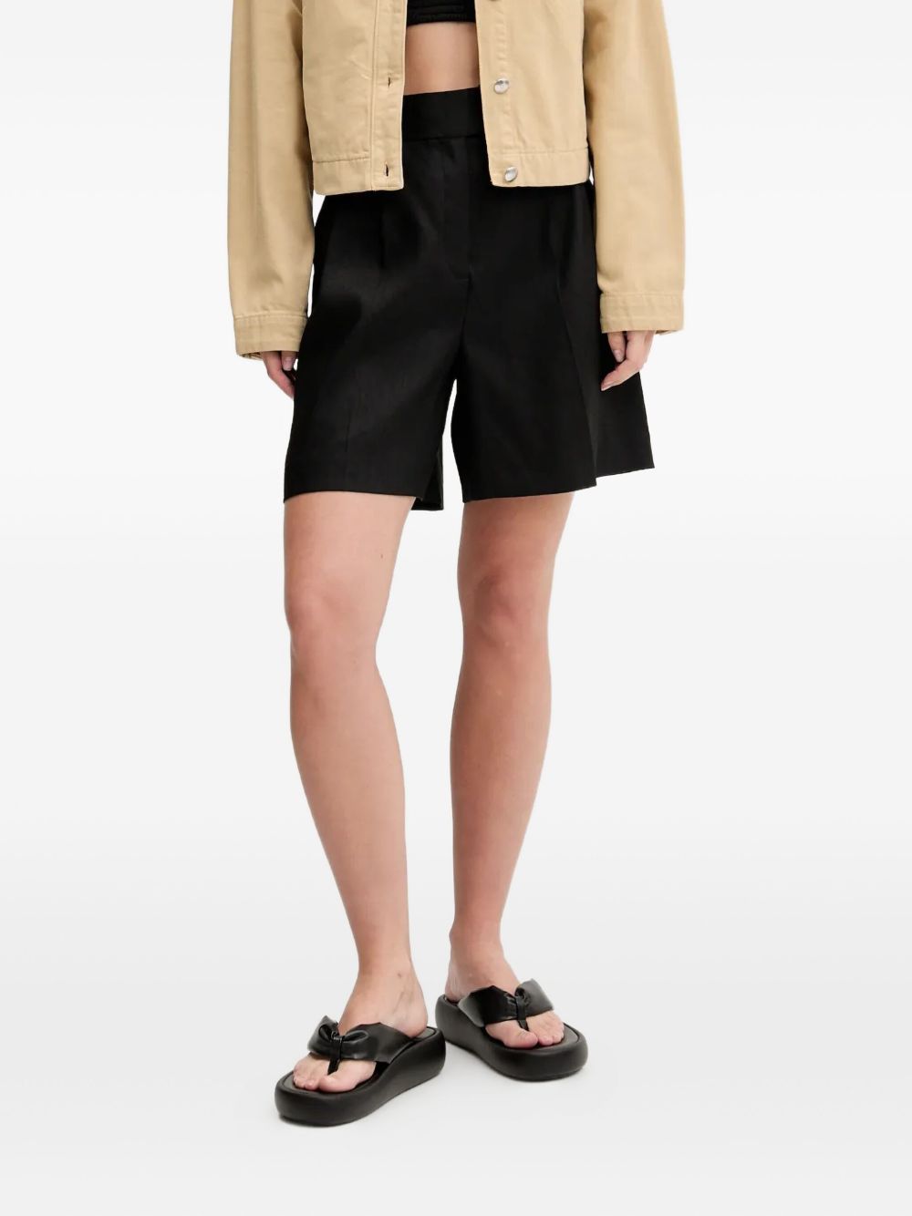Pleat-detail high-waisted shorts - Black