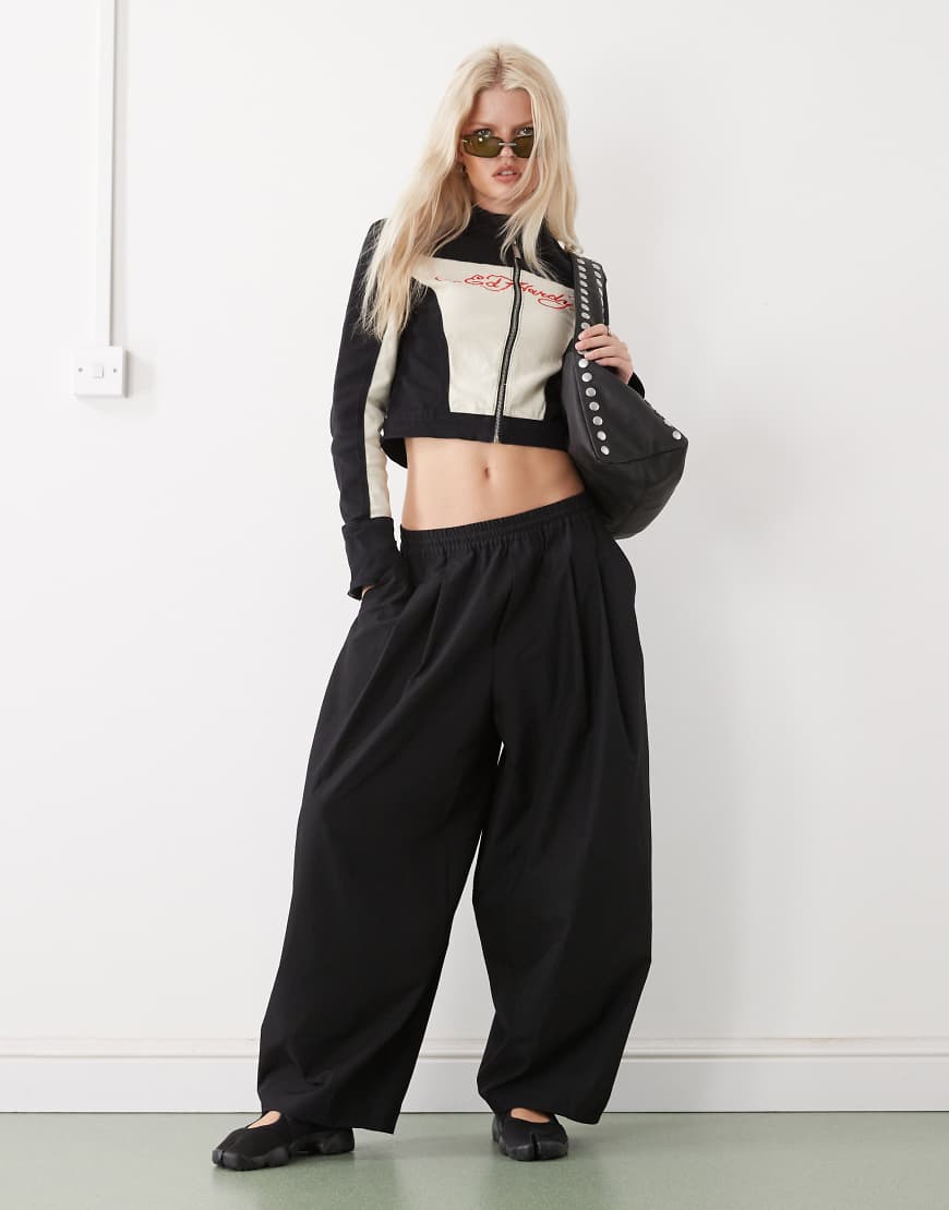Balloon leg trouser in black