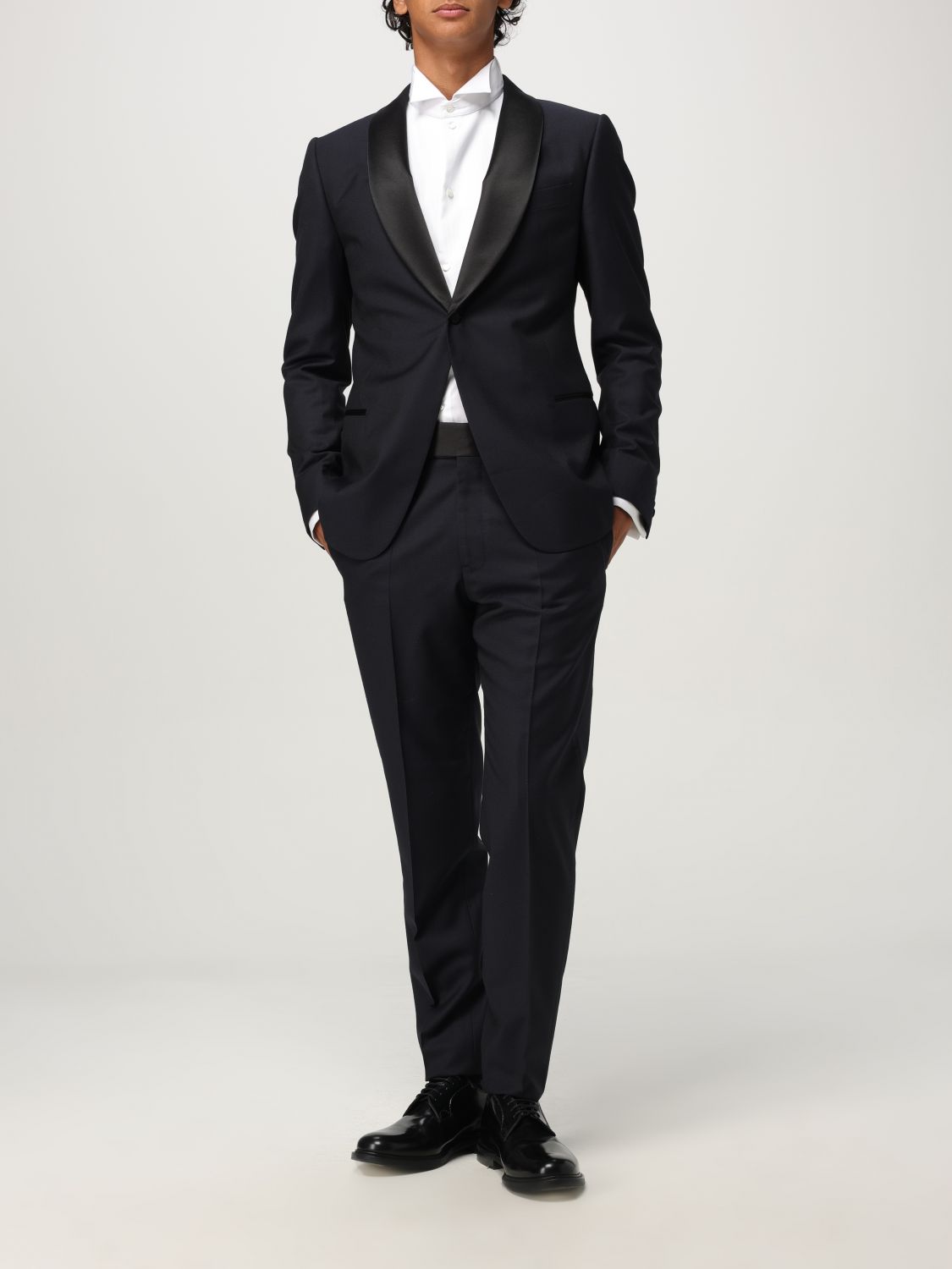 Suit Men color Blue