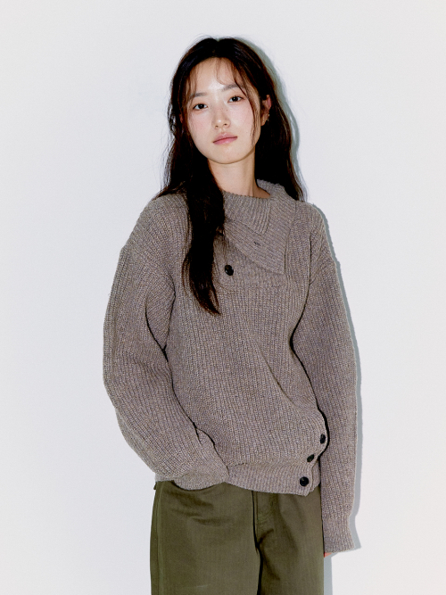 ASYMMETRIC TURTLENECK KNIT