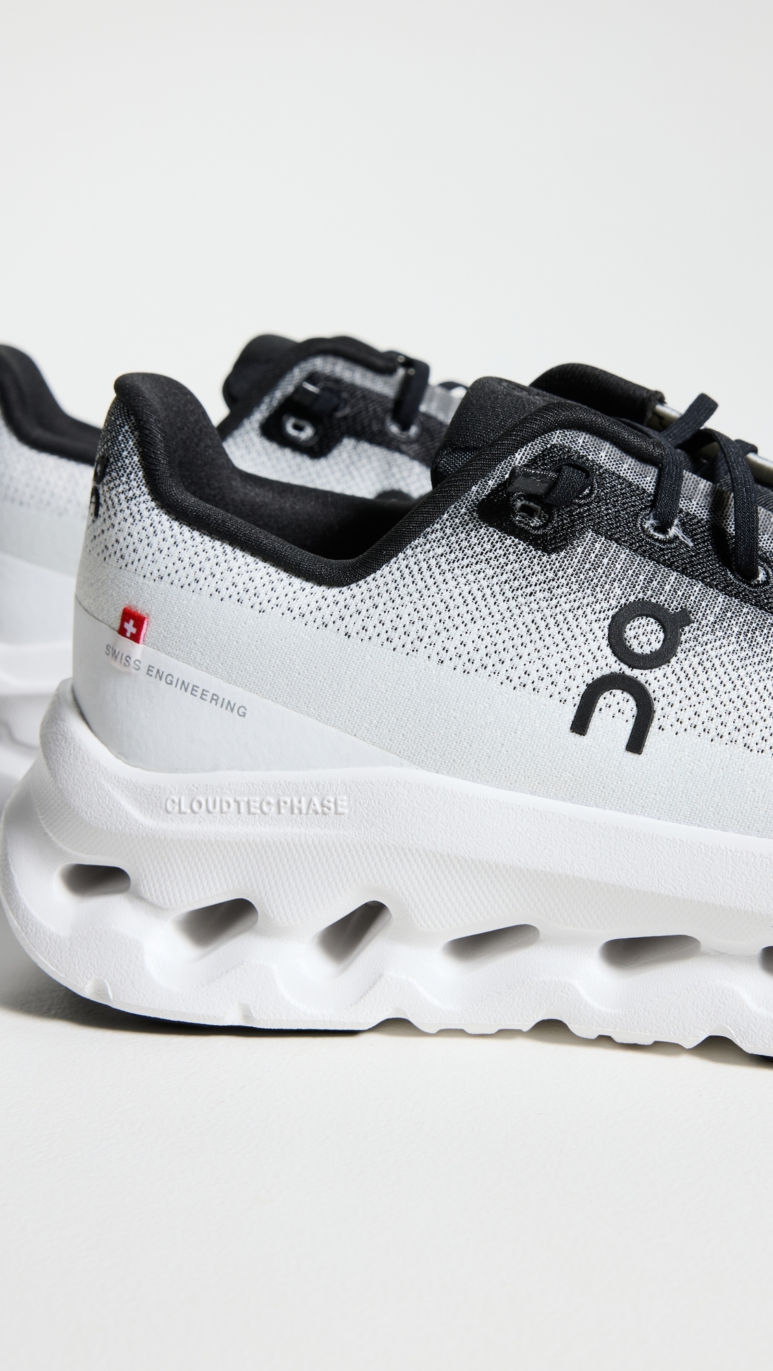 Cloudtilt Sneakers Black Ivory