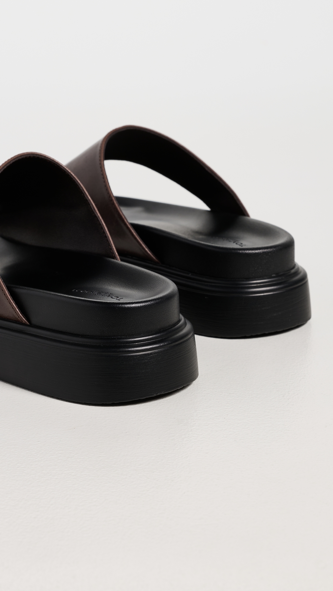 Jazzy Toe Loop Sandals Choc Vintage