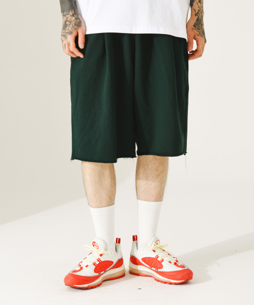 Cut-off wide half sweat pants deep green