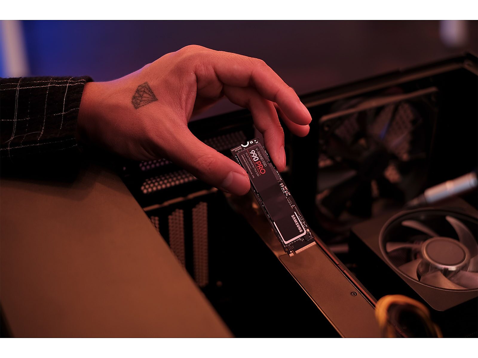 990 PRO PCIe® 4.0 NVMe® SSD 4TB(MZ-V9P4T0B/AM)