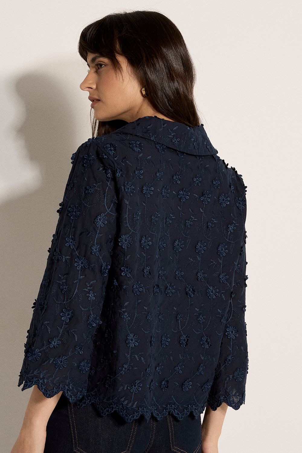 Apricot Women's Applique Flowers Cropped Shirt in Navy