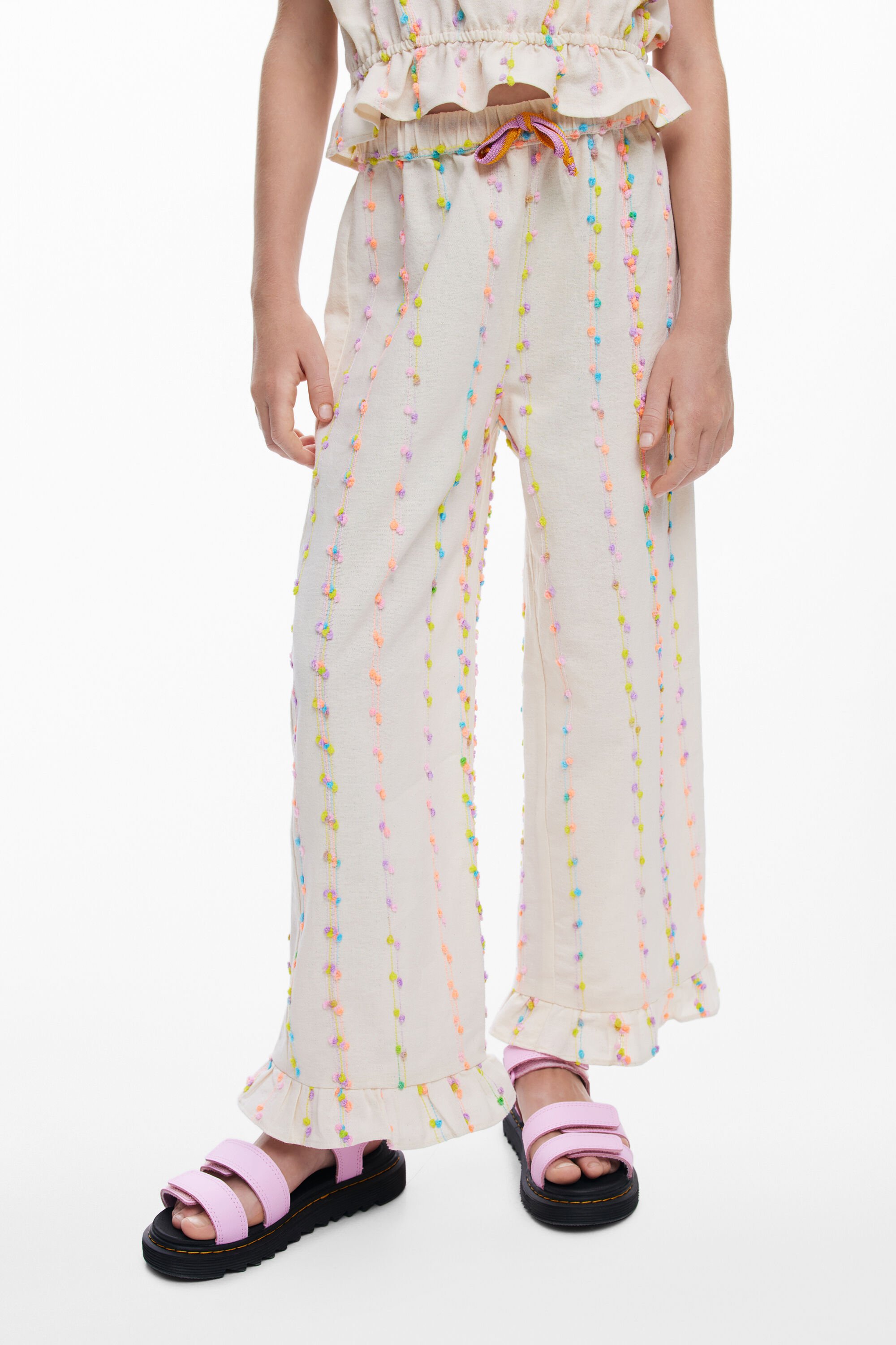 Long pants with pom-po