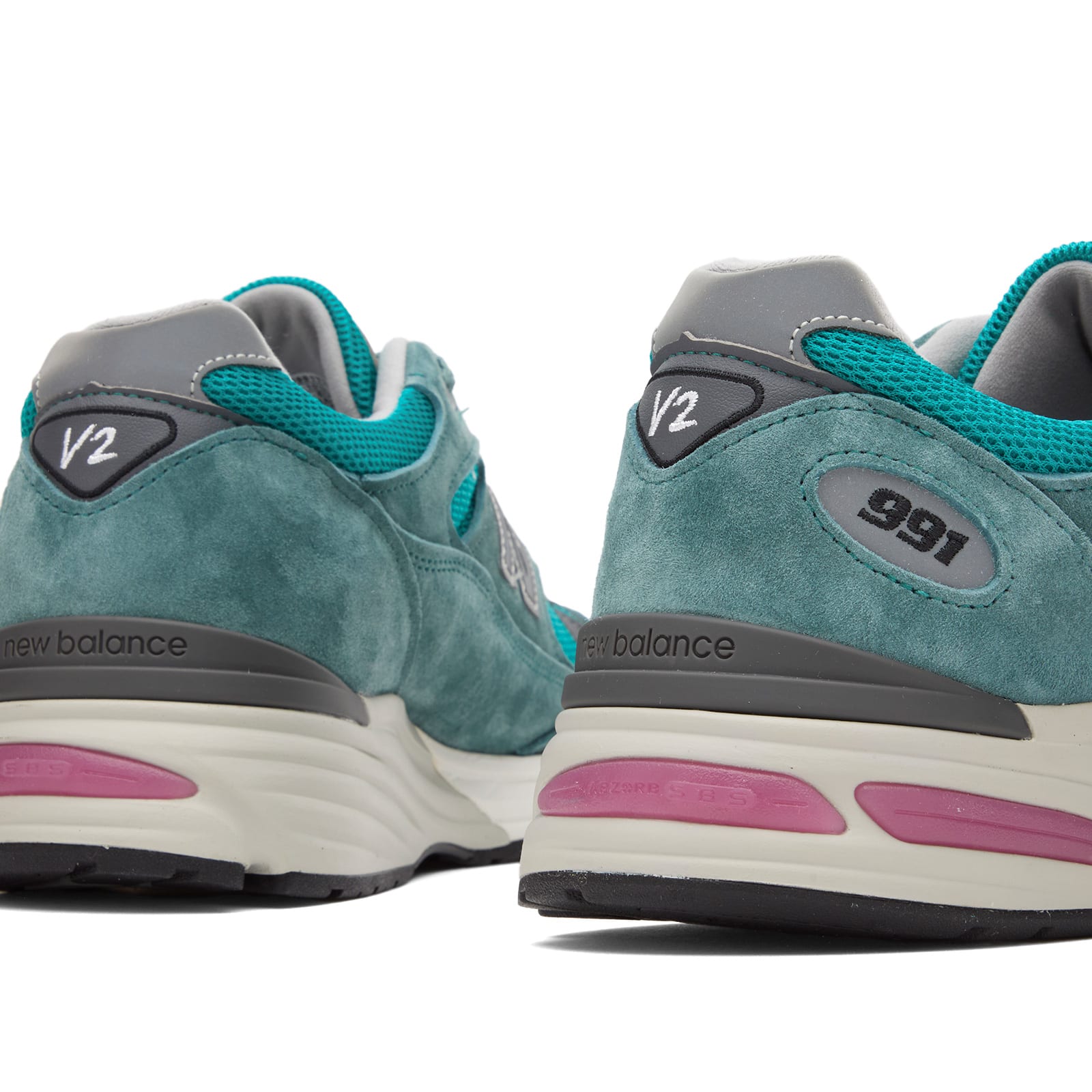 991v2 Sneaker in Porcelain Green/Trooper/Silver