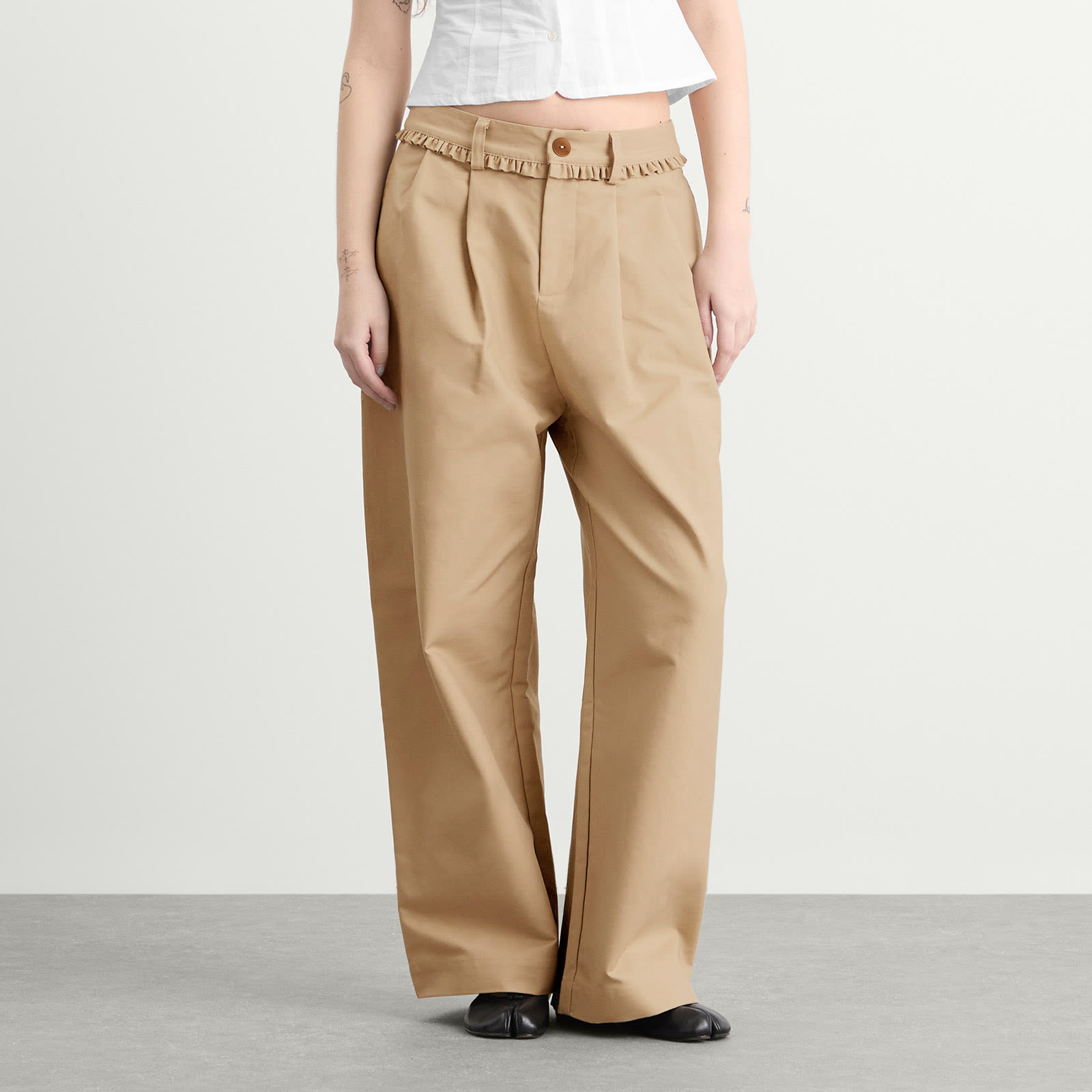 Women's Pleat Cotton Trousers in Fawn