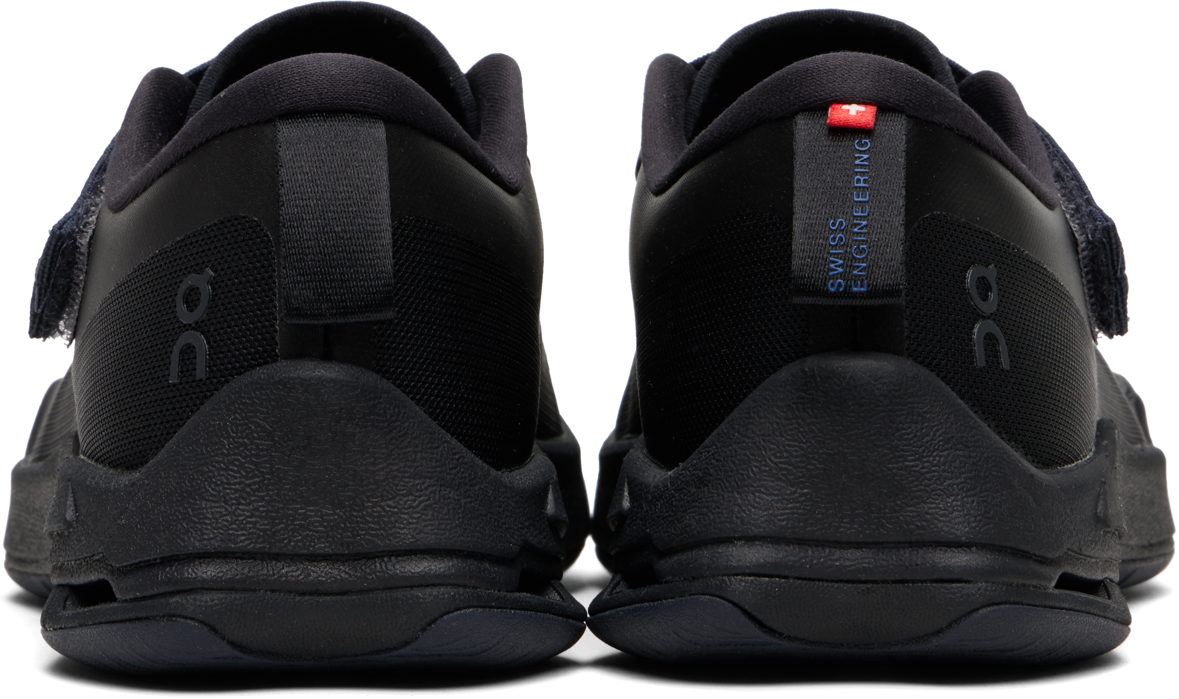 Black Cloudnova MoSneakers