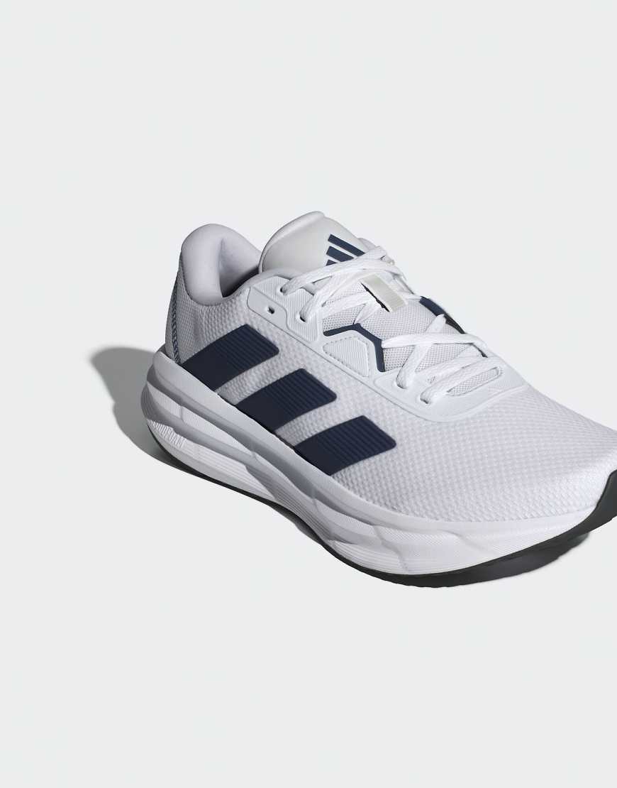 Galaxy 7 running shoes in cloud white / dark blue / core