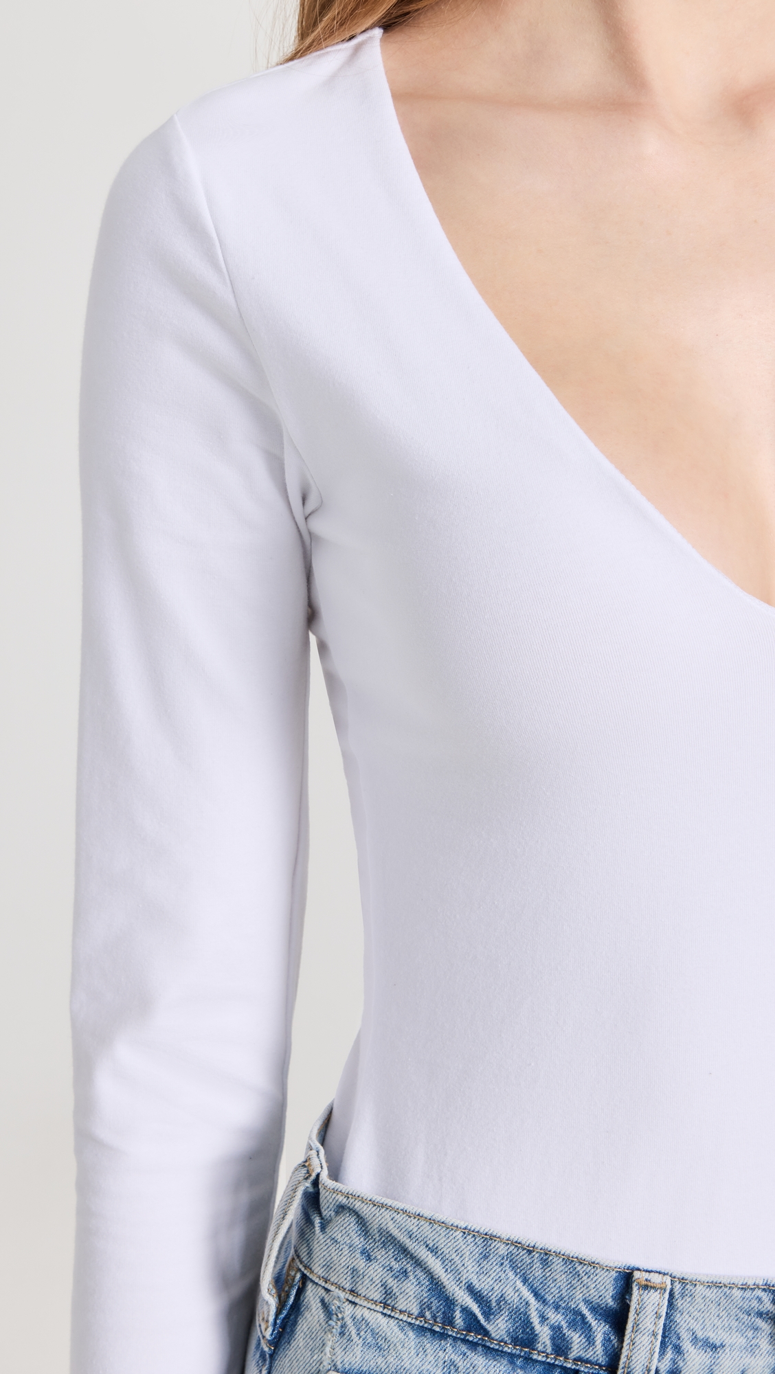 Ambitionist 여성 Weekender Deep V Thong Bodysuit White