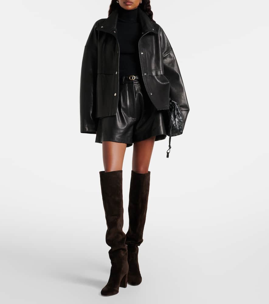 Barrel leather shorts