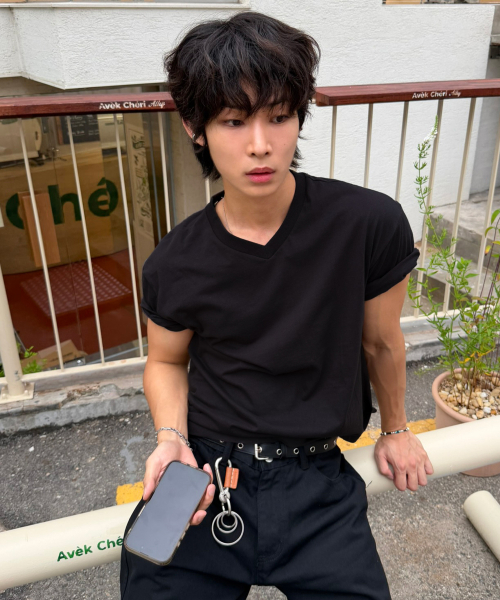 Cropped V-neck short-sleeve t-shirt