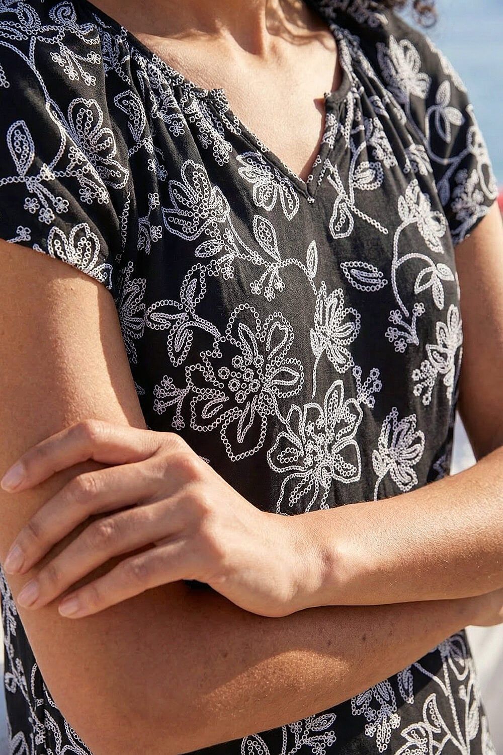 Roman Women's Textured Print V-Neck Vest Top in Black