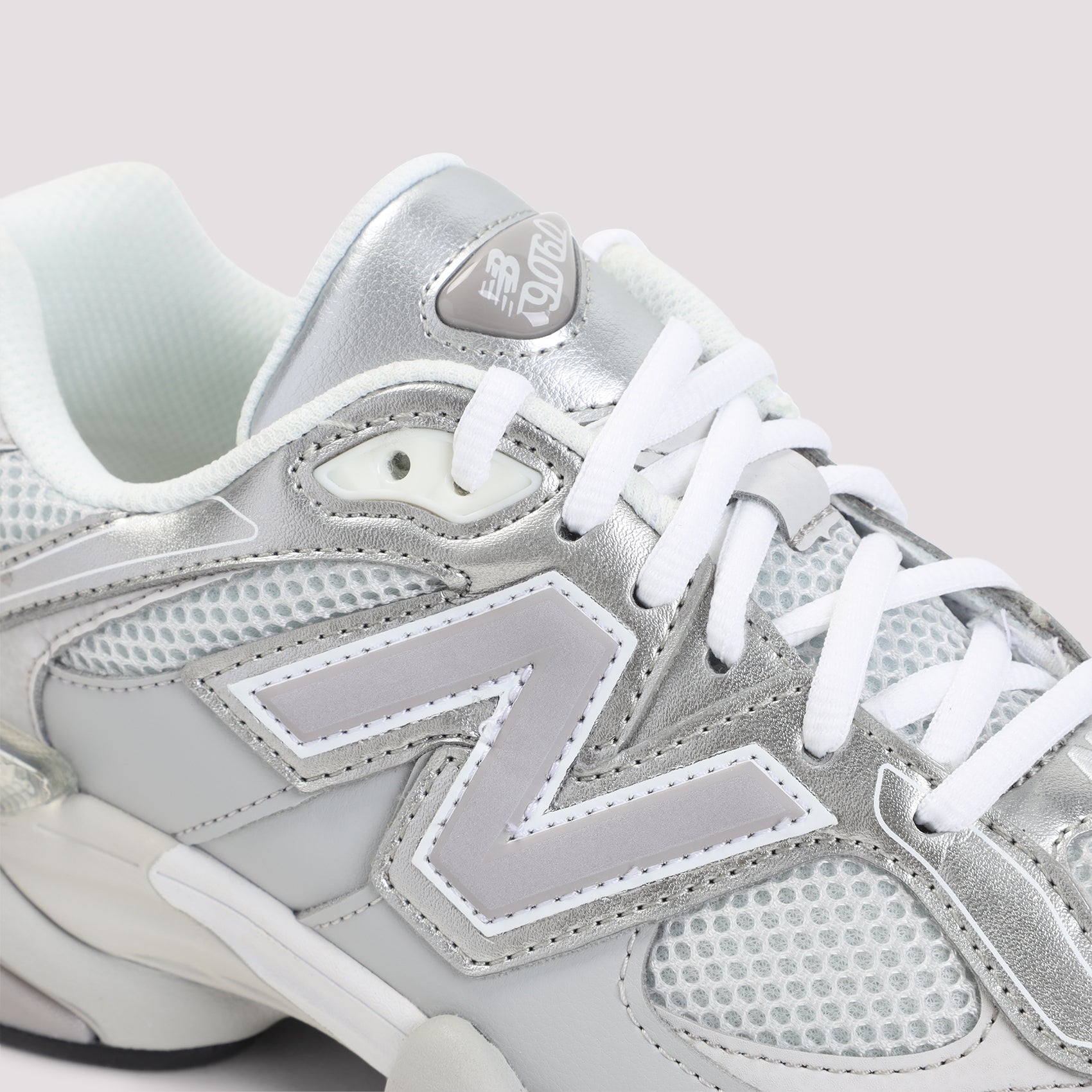 9060 Sneakers