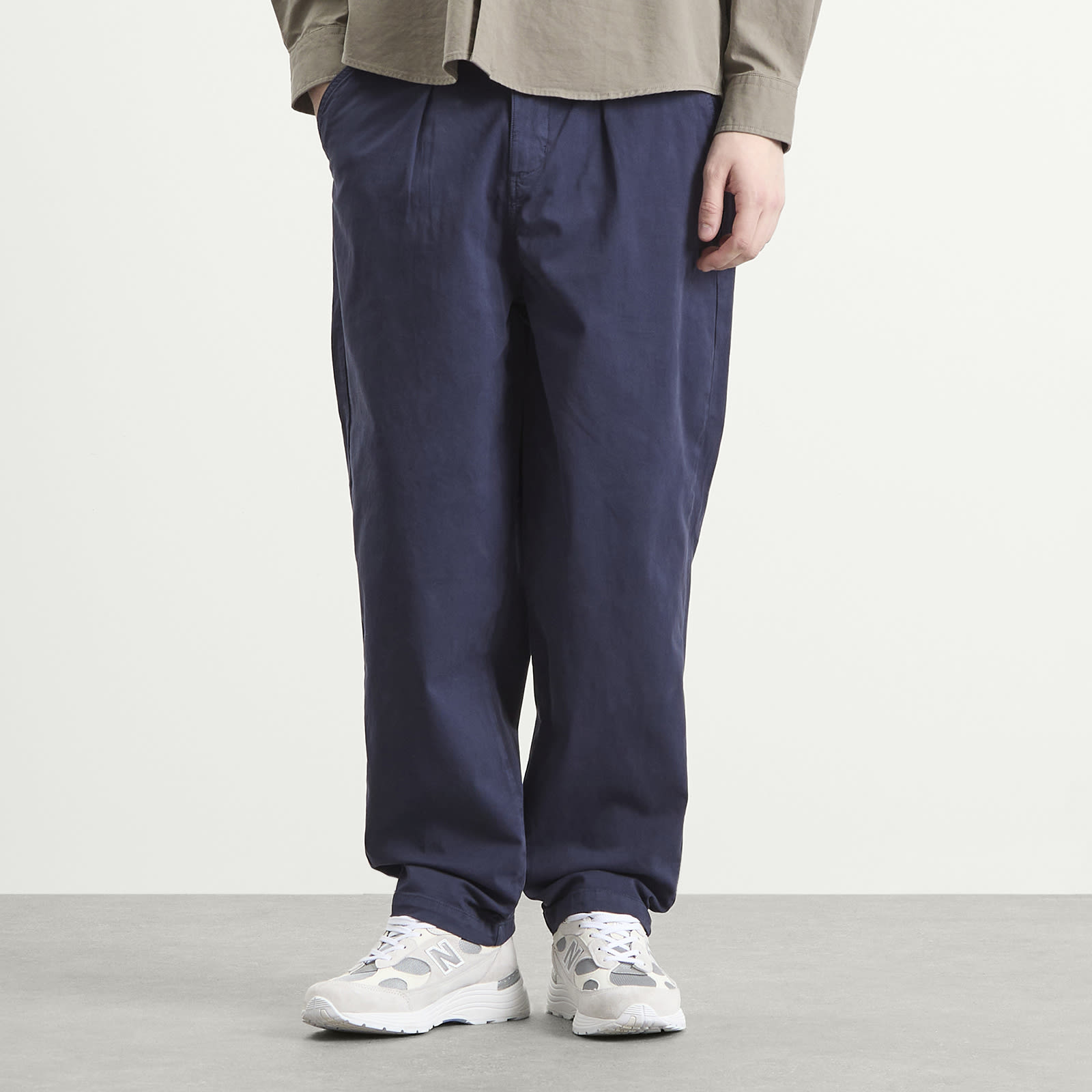 Men's Pleated Trouser in Marine Deep