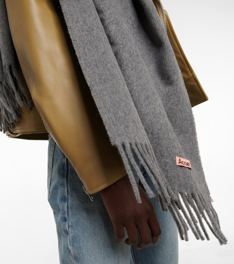Cashmere scarf