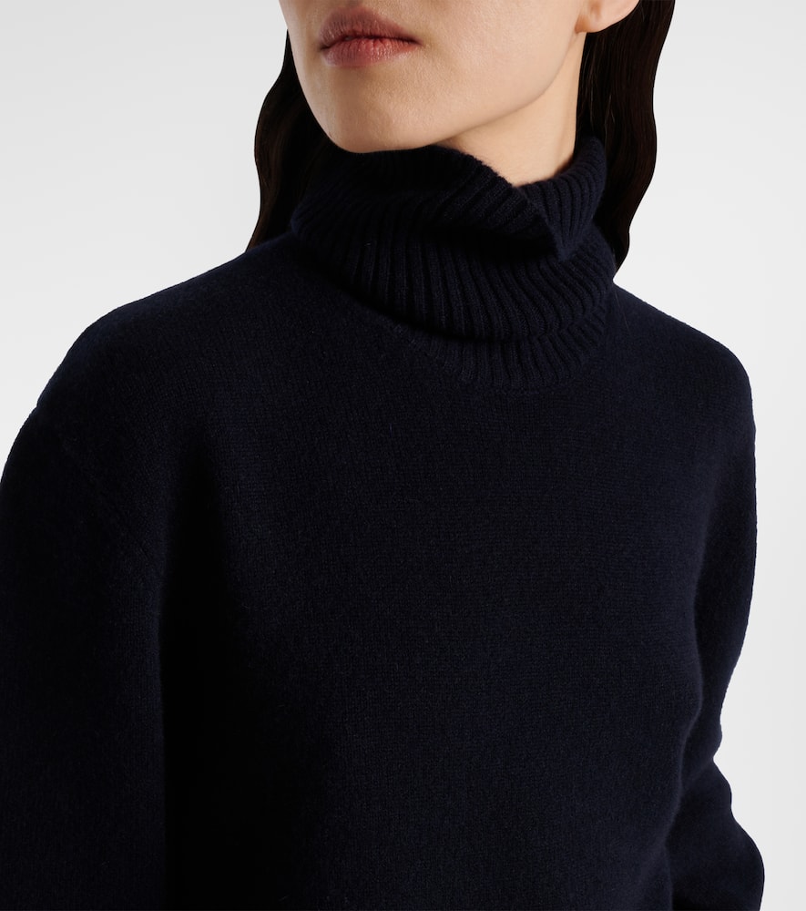 Cashmere sweater