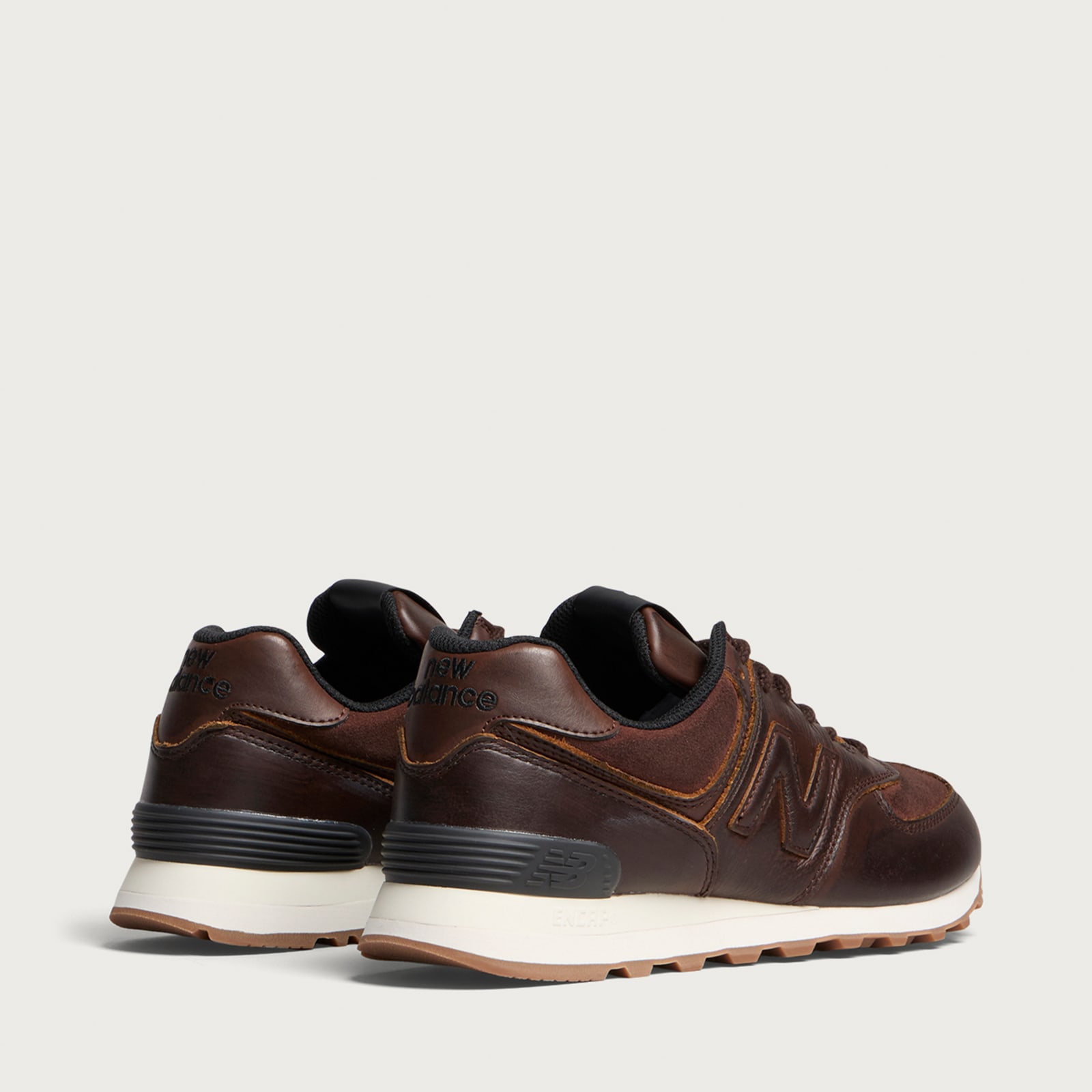 Women's 574 Sneaker in Pumpernickel/Sea Salt
