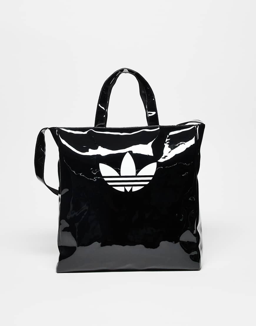 Shoulder bag in black patent