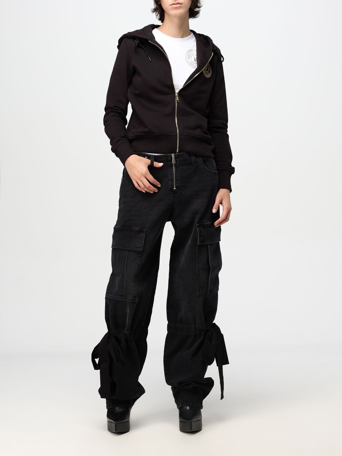 Logo-embroidered zip-up hoodie - Black