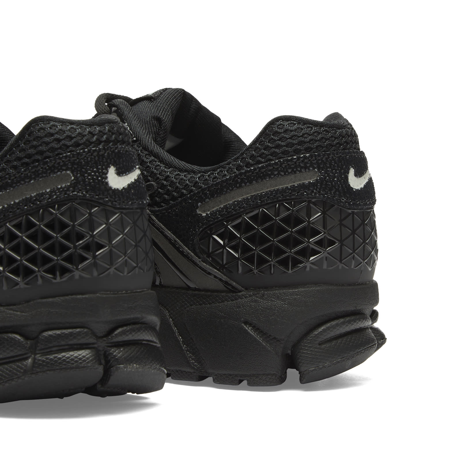 Women's Zoom Vomero 5 Se Sneaker in Black/Metalic Silver