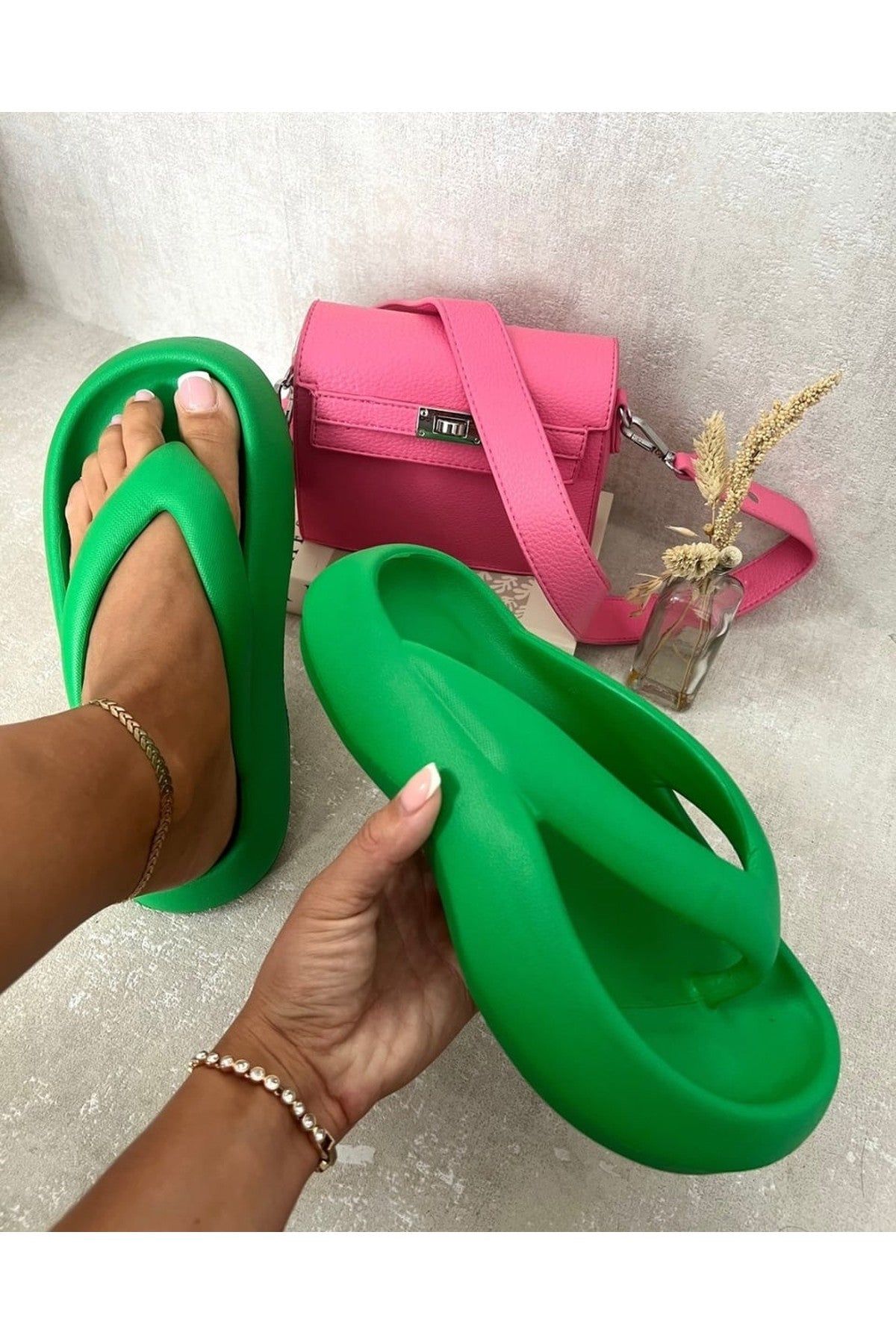 IKRUSH Women's Cora Chunky Platform Flip-flops Sandals in Green