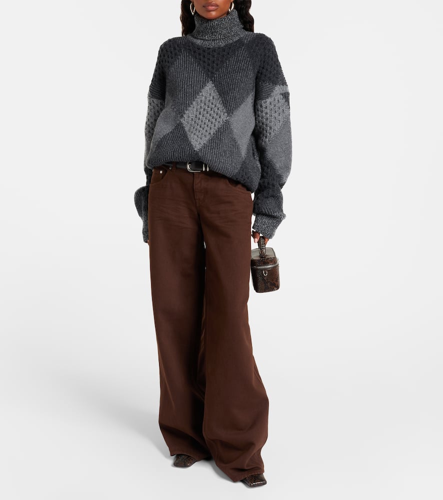 Low-rise wide-leg jeans