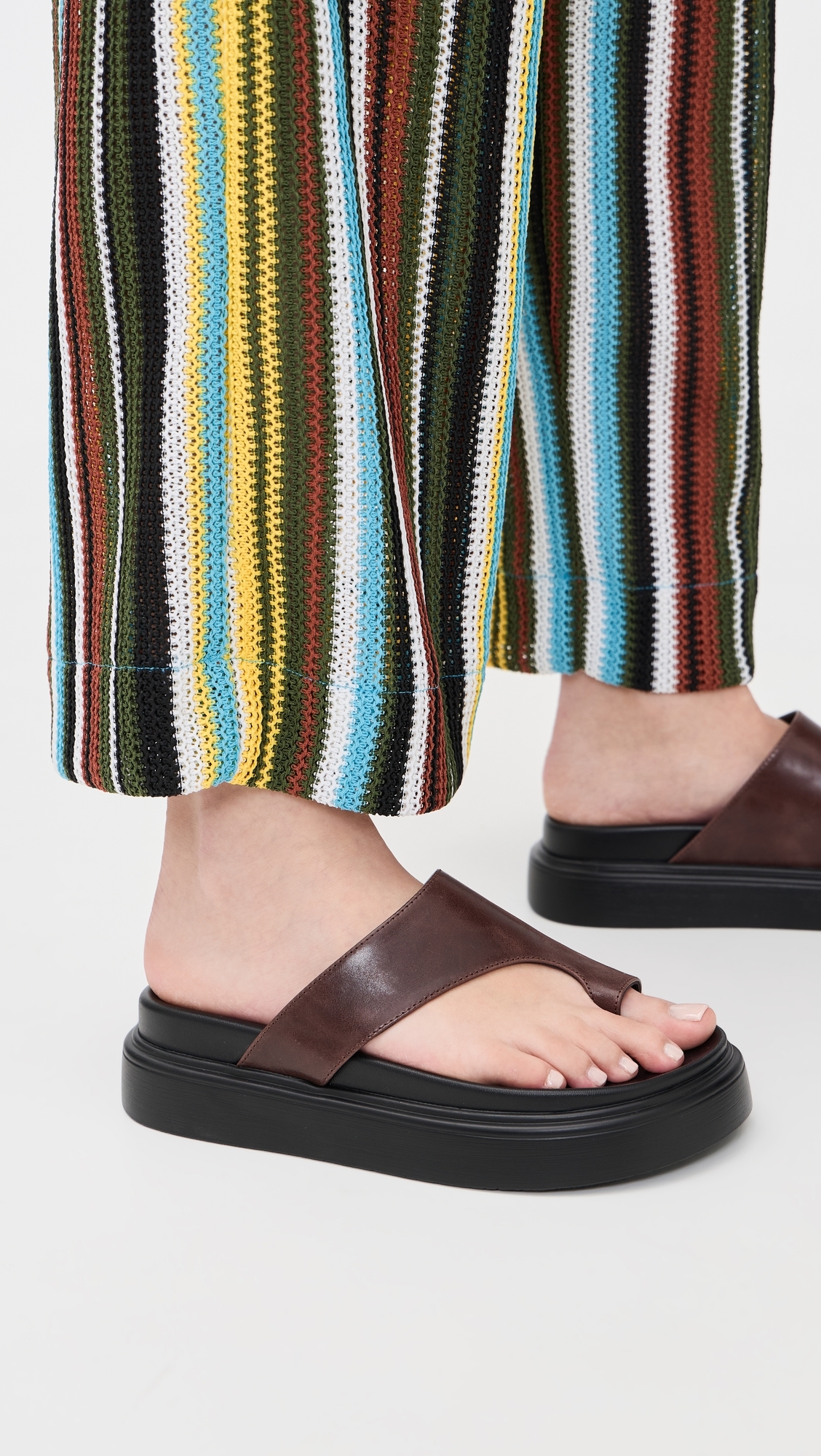 Jazzy Toe Loop Sandals Choc Vintage