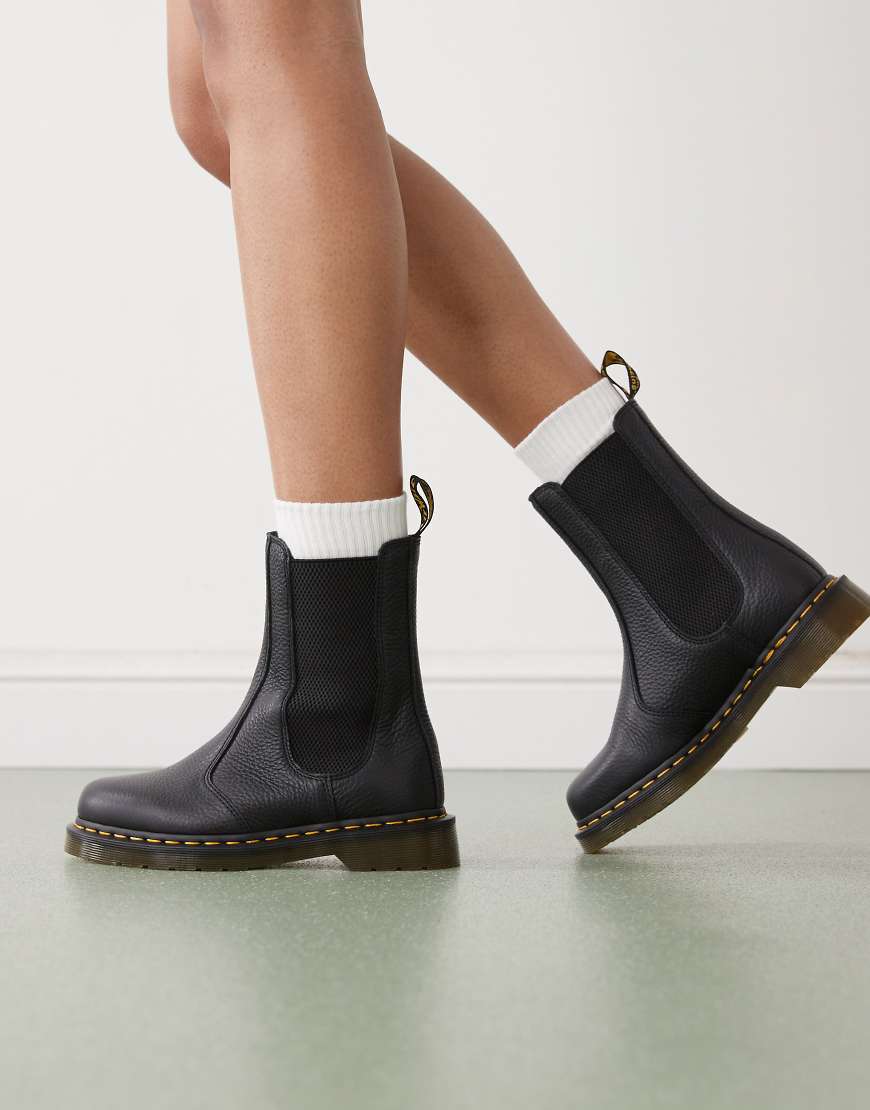 2976 Hi Chelsea boot in black