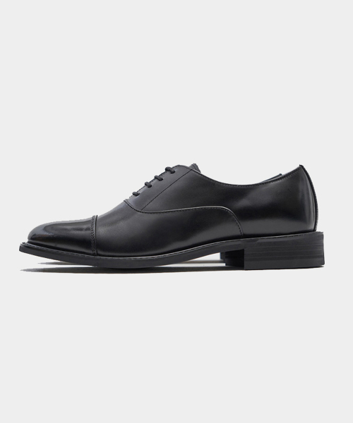 Square toe derby