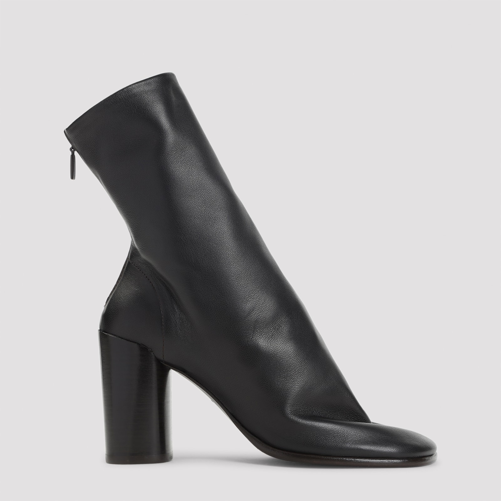 Lemaire - ankle boots with round toe design