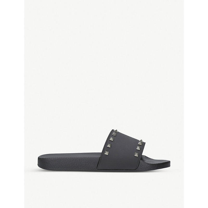 발렌티노 남성 Mens Black Rockstud Rubber Pool Slider Sandals