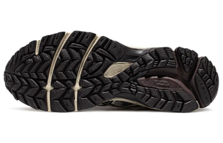 Gel-Kahana 8 'Cream and Black'
