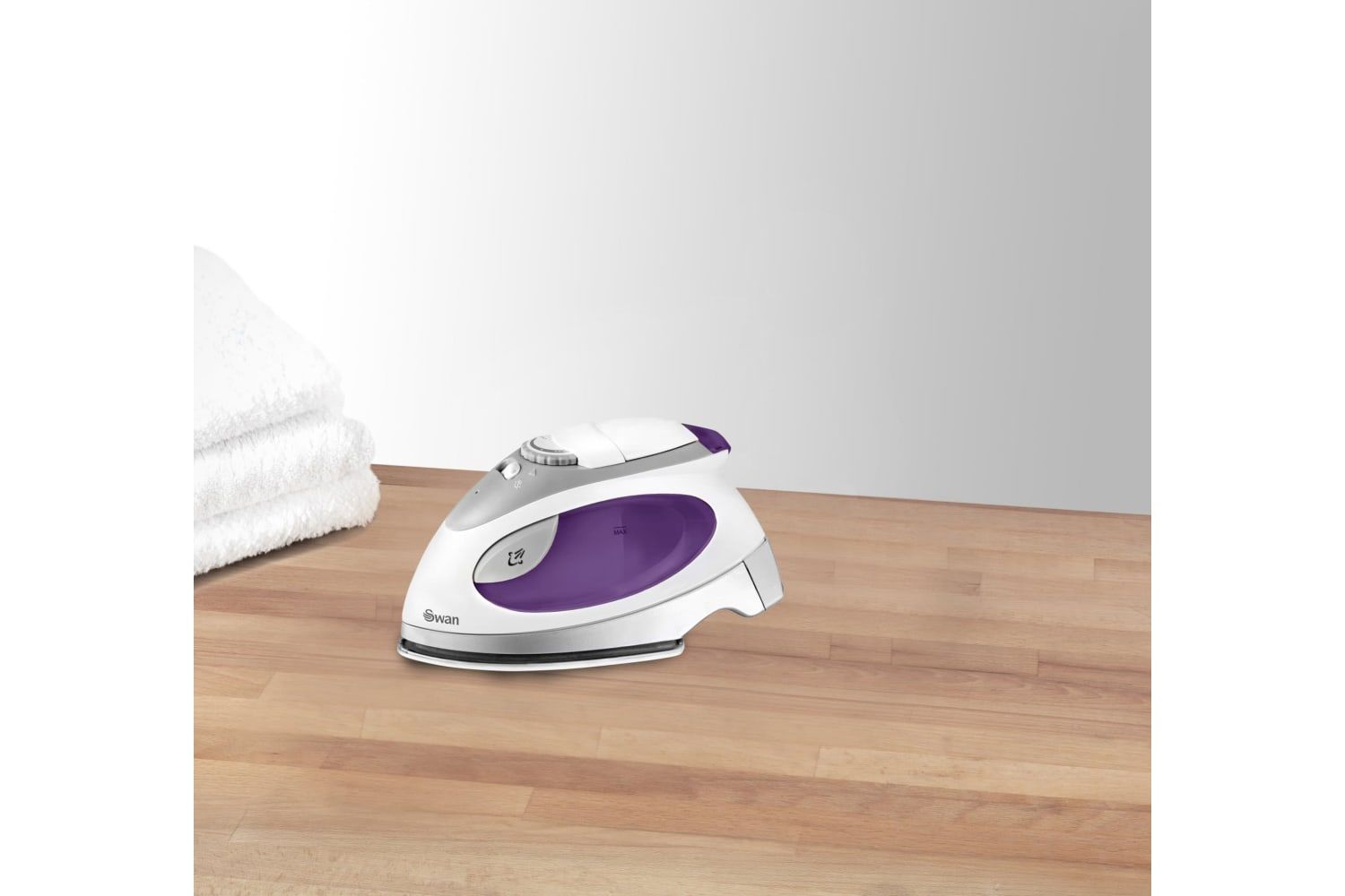 Swan Unisex Travel Iron w/ pouch in White