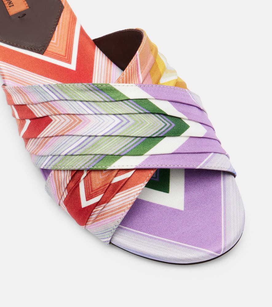 Ada Chevron twill slides