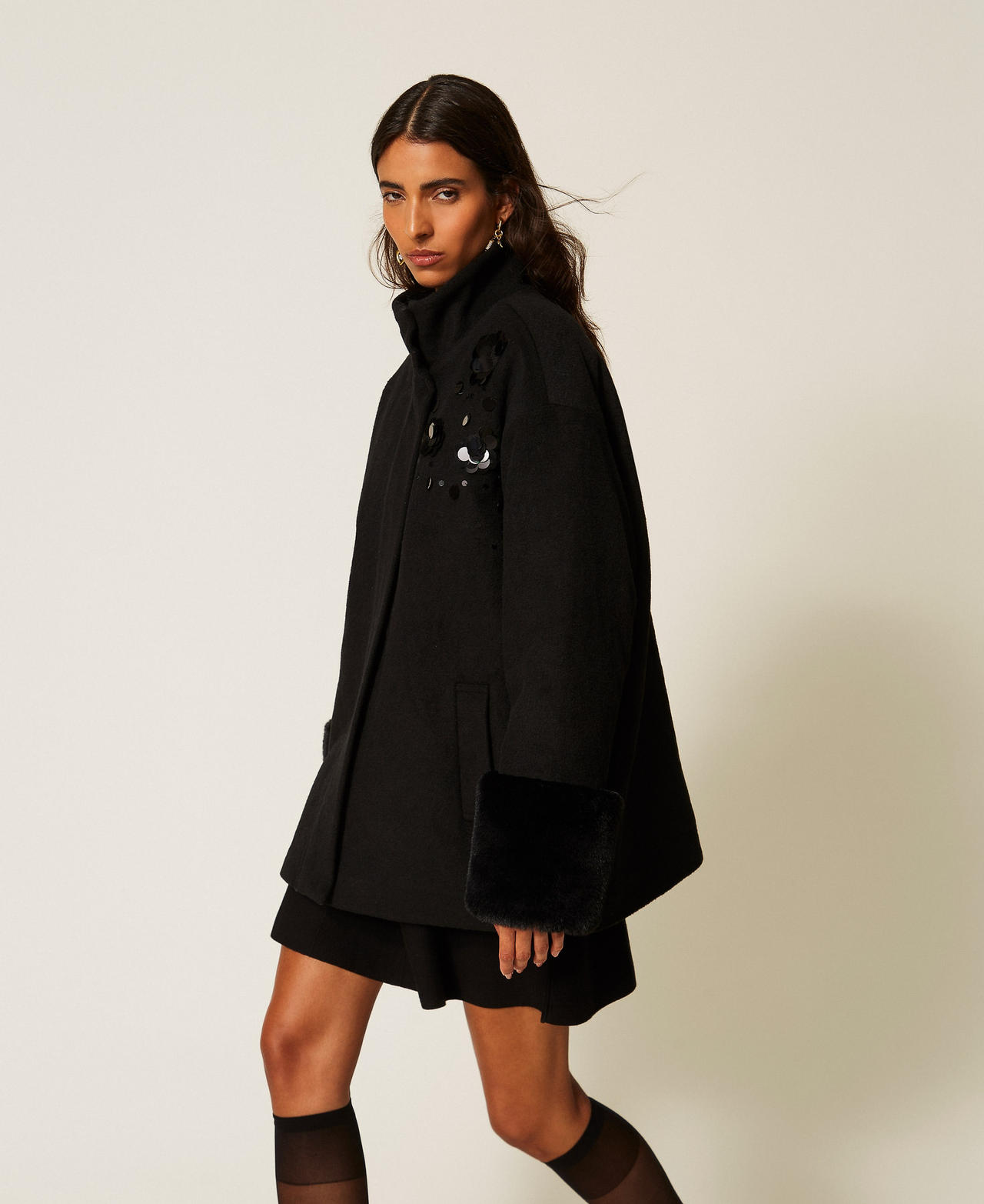 Wool cloth coat with faux fur and embroidery