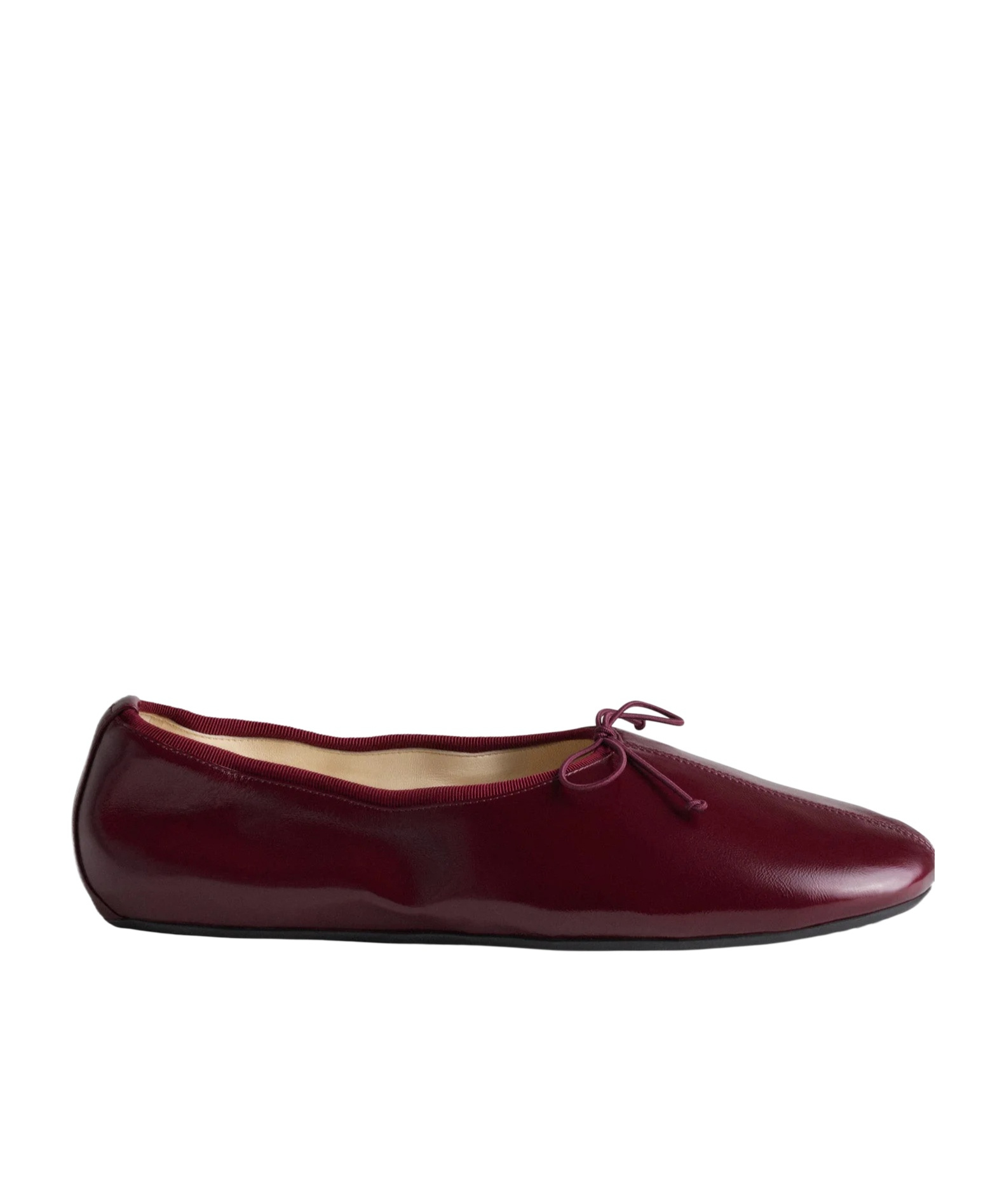 Round-toe flat shoes