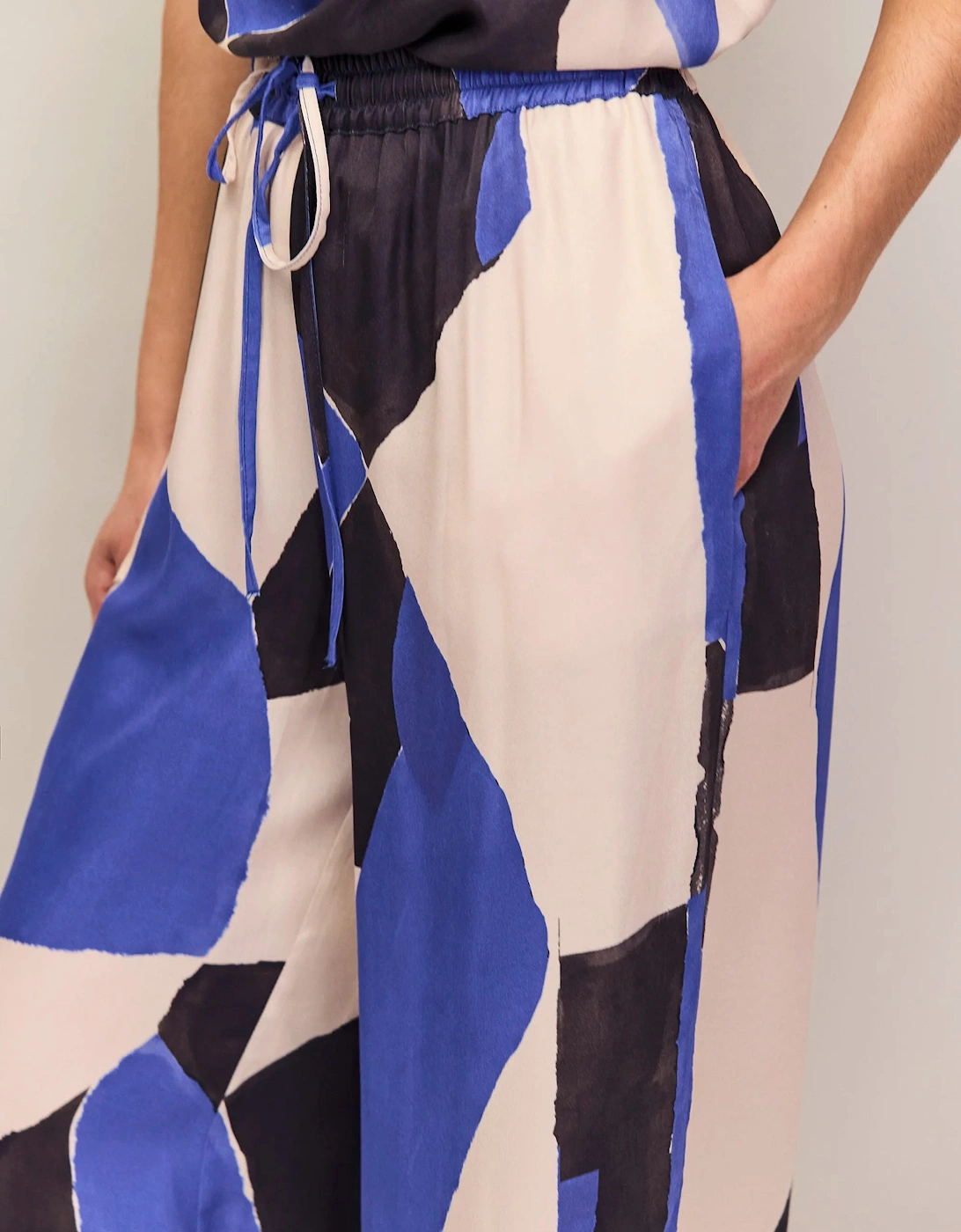 RO&ZO Women's Petite Blue Abstract Print Trouser