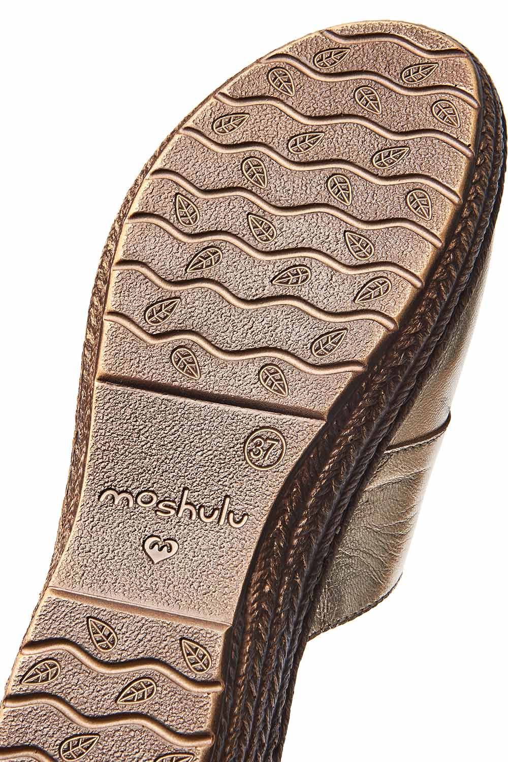 Moshulu Women's 'Seville Metallic' Toe-Loop Comfort Sandals in Metallic Gold